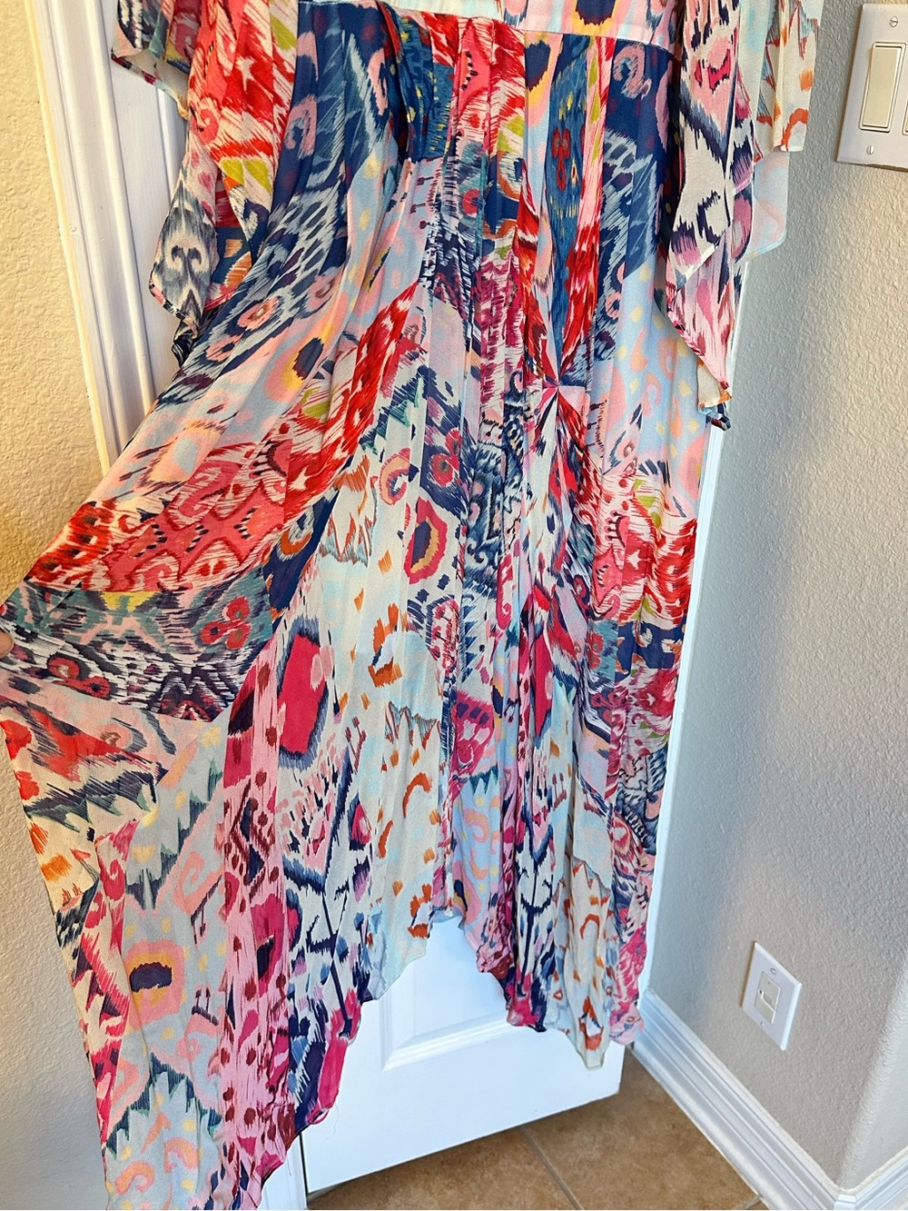 FARM Rio Multicolor Abstract V-Neck Maxi Dress - Red, Blue, Pink - Picture 4 of 8